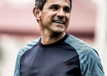 RESENDE ANUNCIA SEU NOVO TÉCNICO