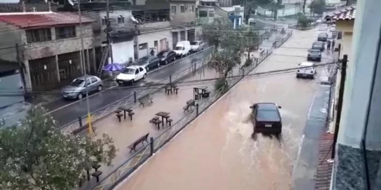 VOLTA REDONDA REGISTRA DESLIZAMENTOS DEVIDO A FORTE CHUVA