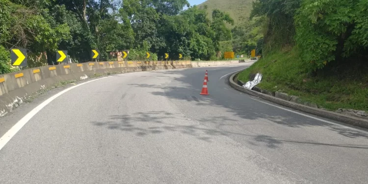 HOMEM MORRE ATROPELADO NA DUTRA