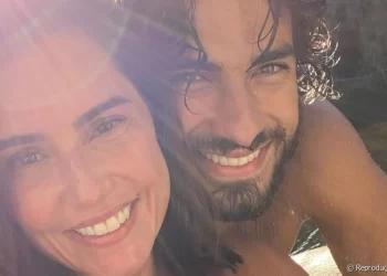 DEBORAH SECCO SOBE A TEMPERATURA NAS REDES COM SEU MARIDO