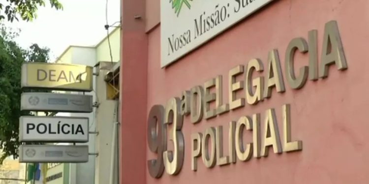 MOTORISTA DE APLICATIVO DE VOLTA REDONDA TEM CARRO ATINGIDO POR TIROS APÓS EMBOSCADA