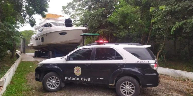 POLÍCIA CIVIL RECUPERA BARCO ROUBADO EM ANGRA, AVALIADO EM R$3 MILHÕES