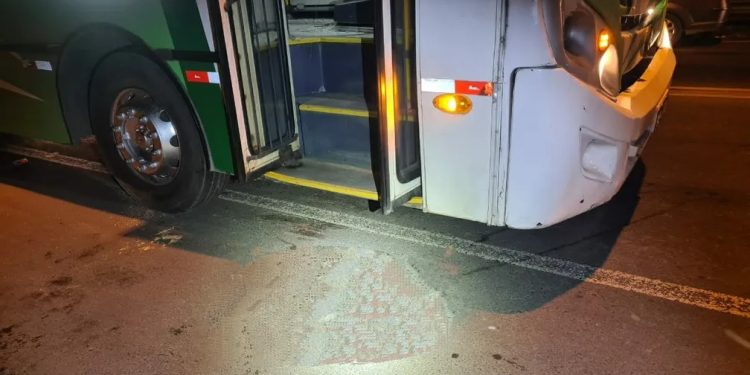 É GRAVE O ESTADO DE SAÚDE DE JOVEM ATROPELADO POR ÔNIBUS EM VOLTA REDONDA