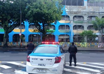 POLÍCIAS DO RIO INVESTIGAM BOATOS DE ATAQUES EM ESCOLAS