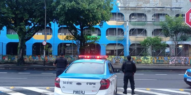 POLÍCIAS DO RIO INVESTIGAM BOATOS DE ATAQUES EM ESCOLAS