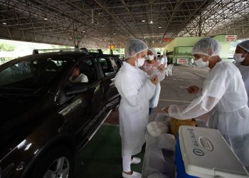 VOLTA REDONDA APLICA MAIS DE DUAS MIL DOSES DE VACINAS EM MODELO DRIVE-THRU