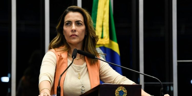 SENADORA SORAYA THRONICKE É INTERNADA NA UTI APÓS CRISE ALÉRGICA