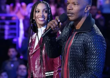 O ATOR JAMIE FOXX É INTERNADO AS PRESSAS