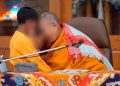 DALAI LAMA SE DESCULPA APÓS PEDIR PARA MENINO “CHUPAR” SUA LÍNGUA