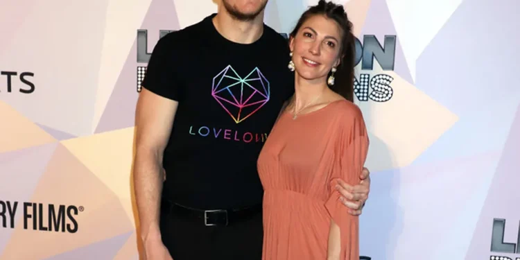 ESPOSA DE DAN REYNOLDS, PEDE OFICIALIZAÇÃO DE DIVÓRCIO