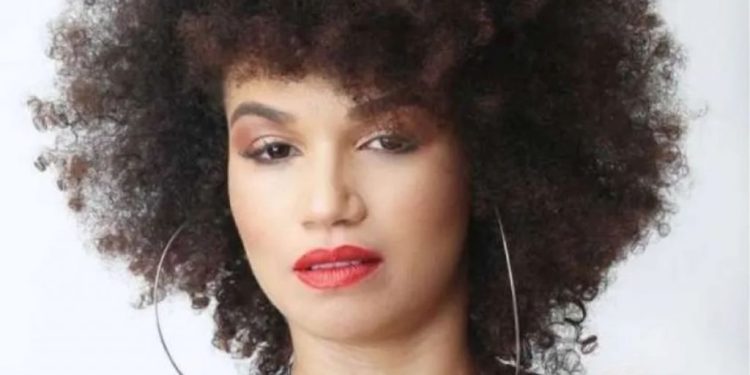 FREE SABRINA: CAMPANHA ENDOÇADA POR VÁRIOS ARTITAS E A CANTORA POCAH