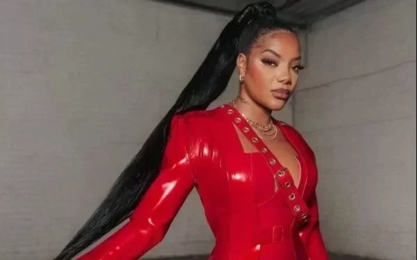 LUDMILLA FAZ 28 ANOS COM FESTÃO