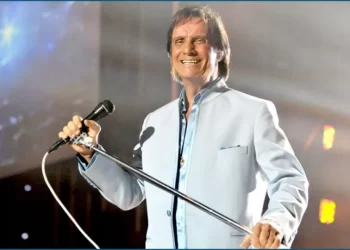 ROBERTO CARLOS FAZ 82 ANOS