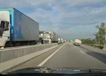 SEXTA-FEIRA DE TRÂNSITO COMPLICADO NA DUTRA NO SUL FLUMINENSE