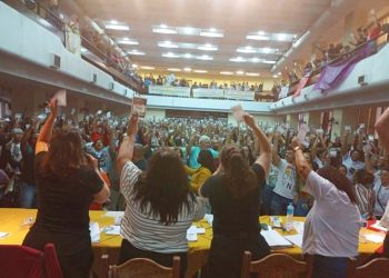 PROFESSORES  DA REDE ESTADUAL DE ENSINO DO RIO DECIDEM MANTER GREVE