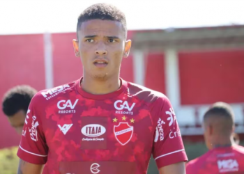 ROMÁRIO, EX-VILA NOVA, É BANIDO DO FUTEBOL PELO STJD