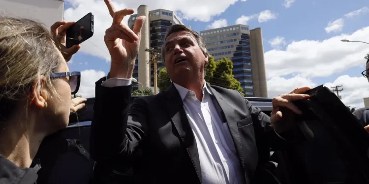 PERÍCIA EM CELULAR DE BOLSONONARO GERA APREENSÃO DE ALIADOS DE EX-PRESIDENTE