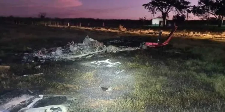 HELICÓPTERO CAI EM FAZENDA E MATA DUAS PESSOAS