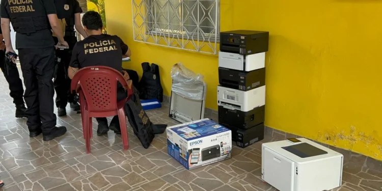 PF CUMPRE DOZE MANDADOS CONTRA GRUPO QUE FALSIFICA NOTAS DE DINHEIRO