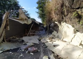 CARRETA TRANSPORTANDO  CARNE TOMBA E INTERDITA ISTA DE DESCIDA DA SERRA DAS ARARAS