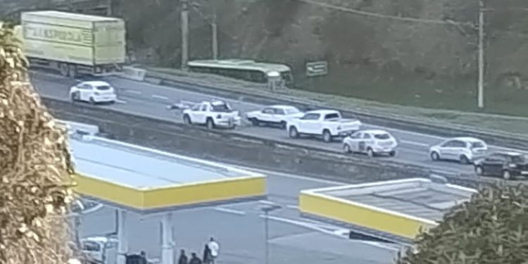 CARRETA ATROPELA E MATA HOMEM NA DUTRA, EM BARRA MANSA