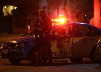 HOMEM E MULHER SÃO ASSASSINADOS A TIROS DENTRO DE CASA EM BARRA MANSA