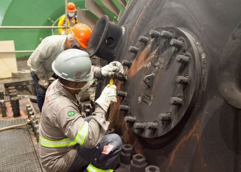 USINA NUCLEAR ANGRA 2 FAZ PARADA PARA REABASTECIMENTO DE COMBUSTÍVEL