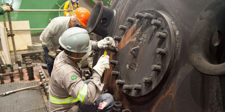 USINA NUCLEAR ANGRA 2 FAZ PARADA PARA REABASTECIMENTO DE COMBUSTÍVEL