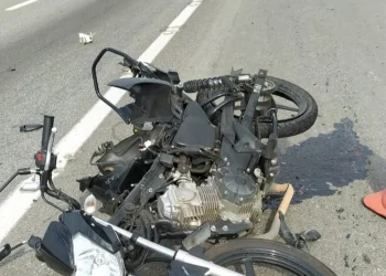 MOTOCICLISTA MORRE APÓS SER ATINGIDA POR CAMINHONETE NA DUTRA