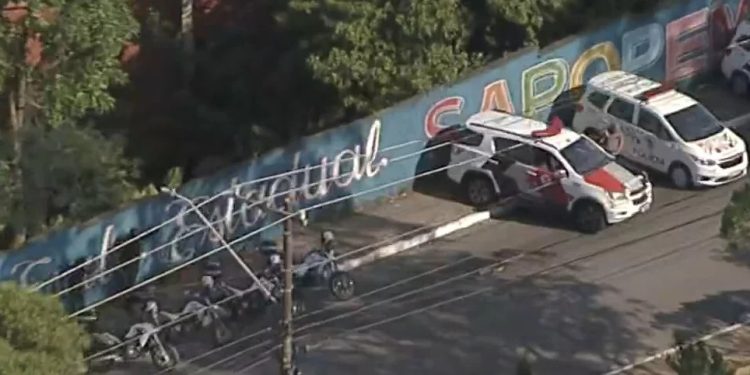ATIRADOR INVADE ESCOLA PÚBLICA DE SP,    MATA ESTUDANTE E DEIXA TRÊS FERIDOS
