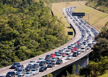 FERIADO DE APARECIDA TERÁ TRÁFEGO INTENSO NAS ESTRADAS DE SP E RJ