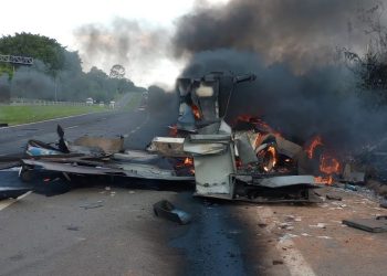 BANDIDOS EXPLODEM CARRO FORTE