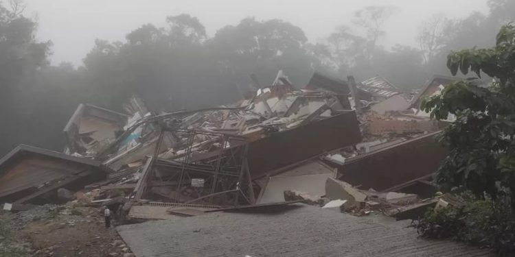 PRÉDIO DESABA EM GRAMADO DEVIDO AS CHUVAS