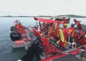 BARCO  NAUFRAGA E DEIXA AO MENOS 5 MORTOS NA BAÍA DE TODOS-OS-SANTOS, EM SALVADOR