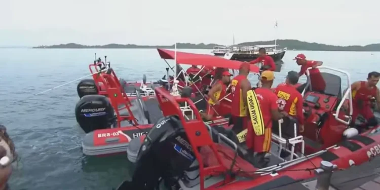 BARCO NAUFRAGA E DEIXA AO MENOS 5 MORTOS NA BAÍA DE TODOS-OS-SANTOS, EM SALVADOR