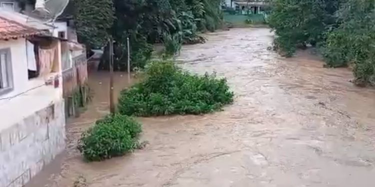 SERRA DA BOCAINA É ATINGIDA POR FORTES CHUVAS