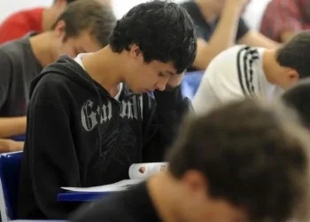 SENADO APROVA BOLSA DE PELO MENOS R$ 700 PARA ESTUDANTES DE BAIXA RENDA DO ENSINO SUPERIOR
