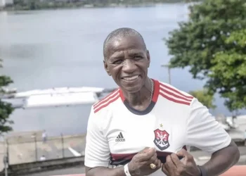 ADÍLIO, ÍDOLO DO FLAMENGO, MORRE AOS 68 ANOS