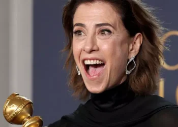 FERNANDA TORRES VENCE GLOBO DE OURO DE MELHOR ATRIZ NO FILME ‘AINDA ESTOU AQUI’