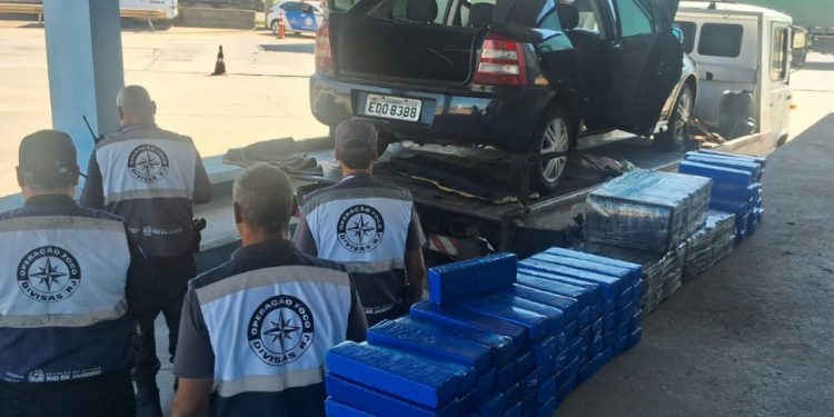 APREENSÃO DE 200 KG DE MACONHA EM OPERAÇÃO NO POSTO FISCAL DE NHANGAPI-ITATIAIA