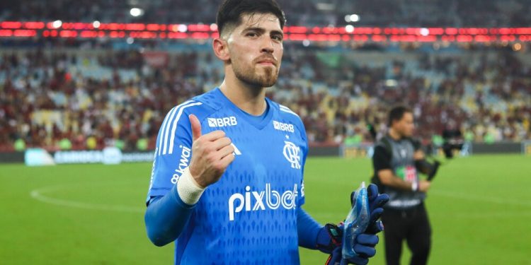 GOLEIRO DO FLAMENGO SOFRE TENTATIVA DE ASSALTO NA LINHA AMARELA; CARRO É ATINGIDO POR TIROS